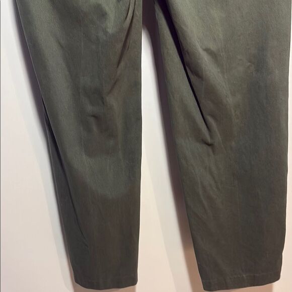 Versatile Green Chinos with Classic Straight-Leg - Picture 9 of 10